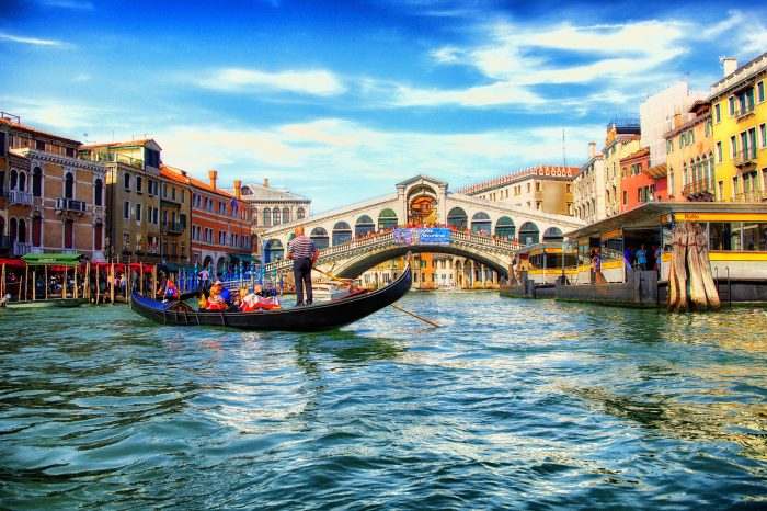 VENICE Tour + Gondola – Collected Tour in English